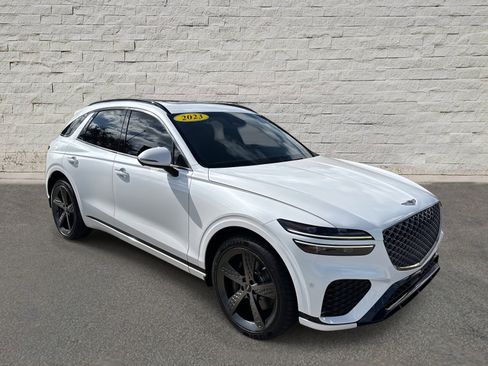 Used 2023 Genesis GV70 2.5T w/ Sport Prestige Package image 3