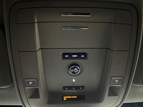 Used 2019 Chevrolet Suburban LT image 36