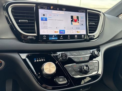 New 2026 Chrysler Voyager LX image 13