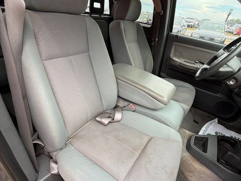 Used 2005 Dodge Dakota SLT image 16