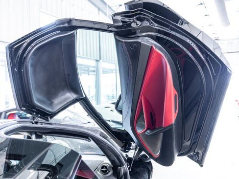 Used 2018 McLaren 720S Performance RWD image 37