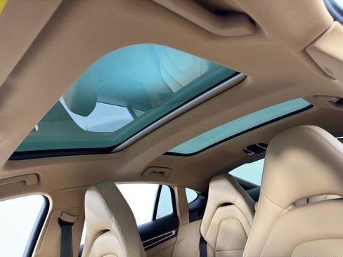 Used 2021 Porsche Panamera w/ Premium Package image 12