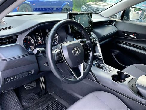 Used 2021 Toyota Venza LE AWD/4WD image 16