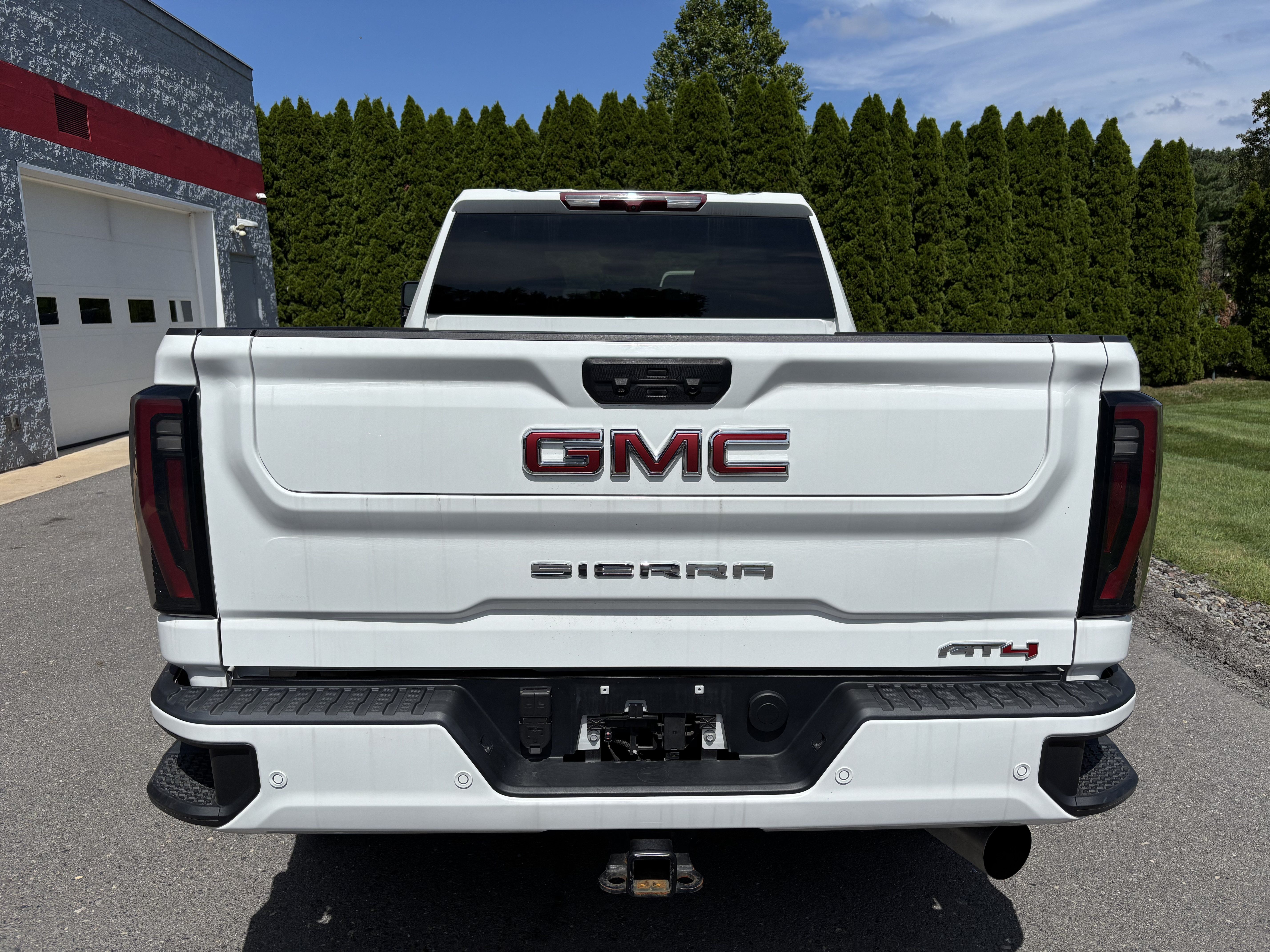 Used 2025 GMC Sierra 2500 AT4 AWD/4WD image 4
