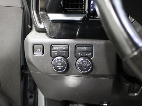 Used 2025 Chevrolet Silverado 1500 LT Trail Boss w/ Convenience Package II AWD/4WD image 9