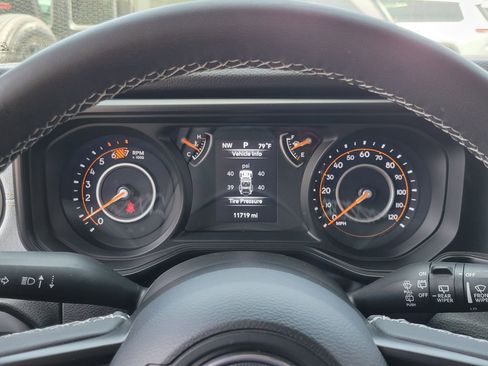 Used 2025 Jeep Wrangler Unlimited Sport AWD/4WD image 7