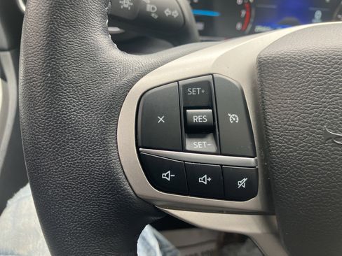 Used 2022 Ford Explorer XLT w/ Equipment Group 202A image 25