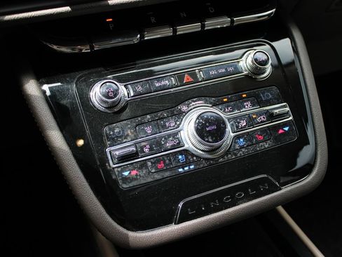 Used 2020 Lincoln Corsair AWD w/ Premium Package image 23