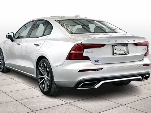 Used 2022 Volvo S60 B5 Momentum w/ Advanced Package image 10