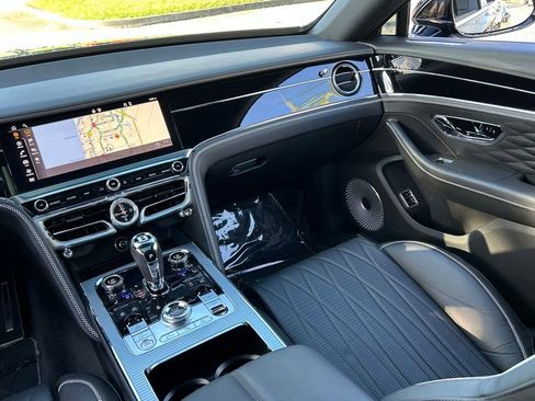 Used 2021 Bentley Flying Spur V8 image 11