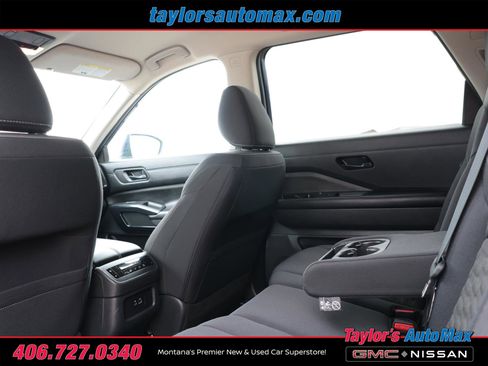 Used 2024 Nissan Pathfinder SV image 31
