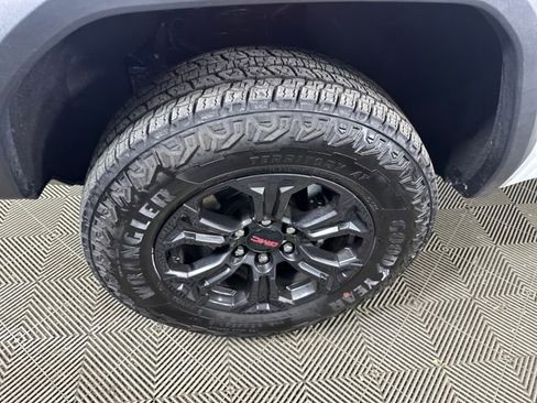 New 2025 GMC Canyon Elevation w/ Convenience Package image 10