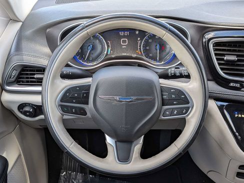 Certified 2020 Chrysler Pacifica Limited w/ Advanced Safetytec Group FWD image 22