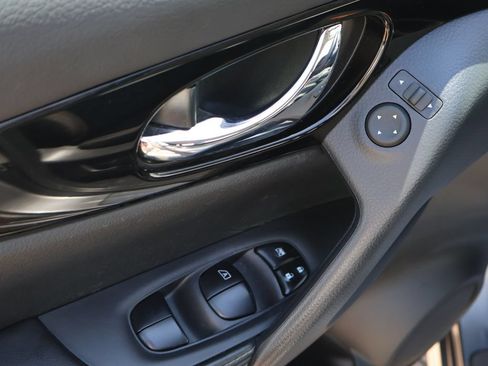 Used 2022 Nissan Rogue Sport SV AWD/4WD image 41