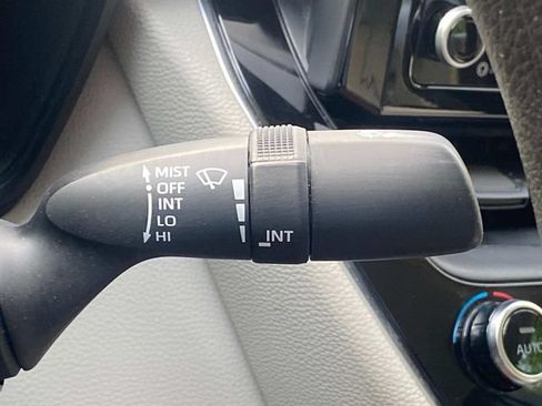 Used 2022 Toyota Corolla LE FWD image 22