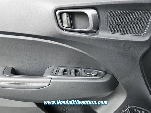 Used 2022 Hyundai Venue Limited image 20
