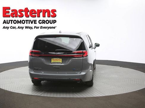 Used 2022 Chrysler Pacifica Touring-L FWD image 38
