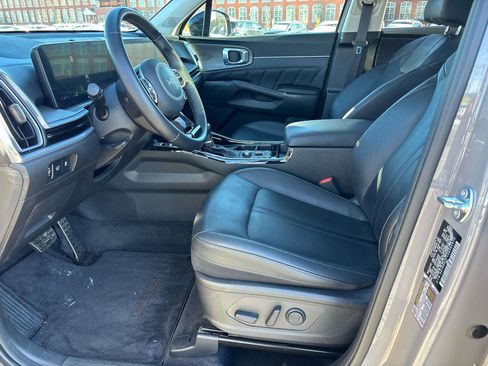 Used 2025 Kia Sorento SX image 8