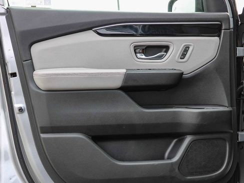 Certified 2025 Honda Pilot Touring image 22