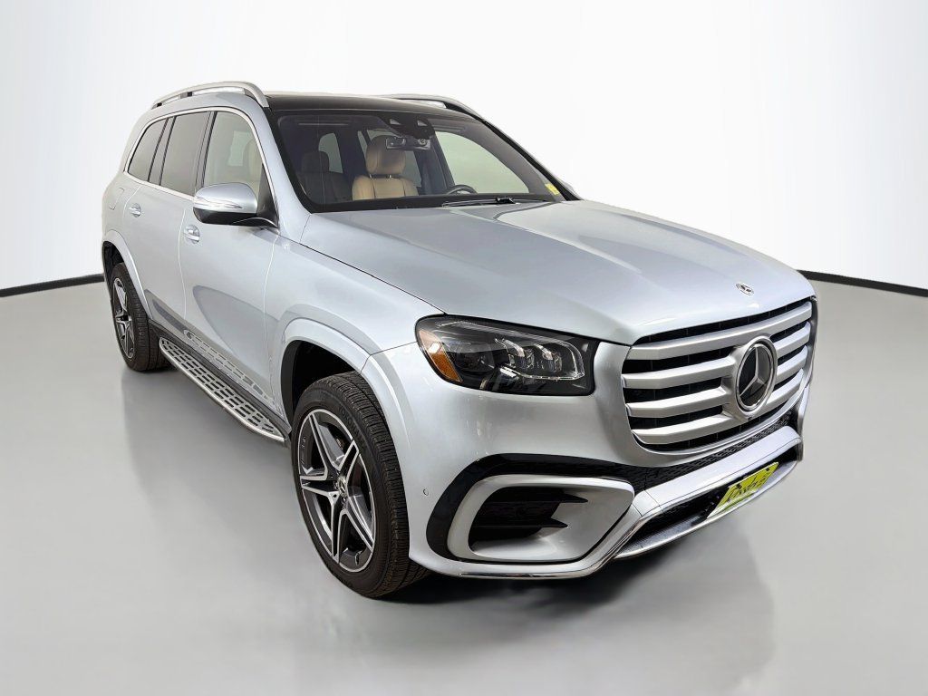 Used 2024 Mercedes-Benz GLS 450 4MATIC image 4