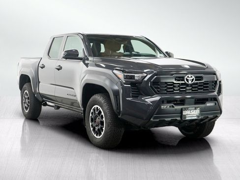 Used 2024 Toyota Tacoma TRD Off-Road w/ TRD Off Road Premium Package AWD/4WD image 7