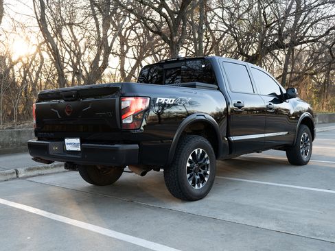 Used 2024 Nissan Titan PRO-4X w/ Pro-4x Convenience Package image 9