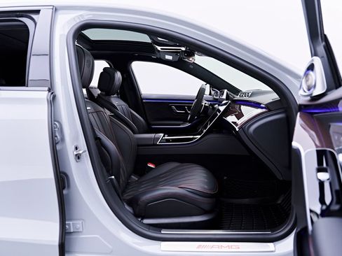 Used 2024 Mercedes-Benz S 63 AMG S w/ Rear Seat Package image 40