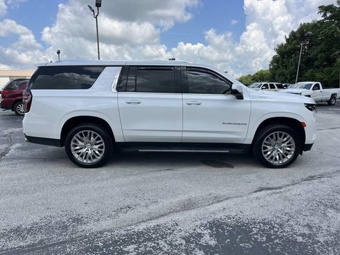 Used 2023 Chevrolet Suburban High Country w/ Advanced Technology Package AWD/4WD image 2