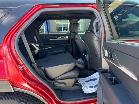 Used 2025 Ford Explorer ST AWD/4WD image 19