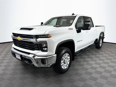 Used 2024 Chevrolet Silverado 2500 LT w/ Convenience Package AWD/4WD image 3