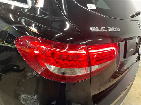 Used 2019 Mercedes-Benz GLC 300 4MATIC image 29