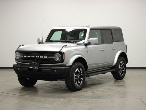 Used 2022 Ford Bronco Outer Banks image 4