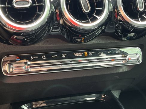 Used 2020 Mercedes-Benz GLB 250 4MATIC image 6