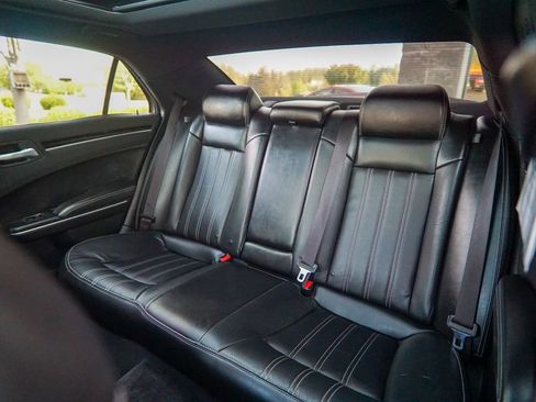 Used 2018 Chrysler 300 S w/ 300S Premium Group RWD image 31
