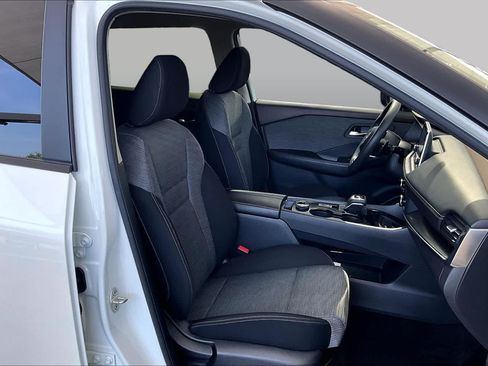 Used 2023 Nissan Rogue SV AWD/4WD image 9