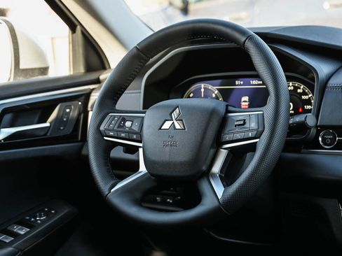 New 2025 Mitsubishi Outlander SEL image 15