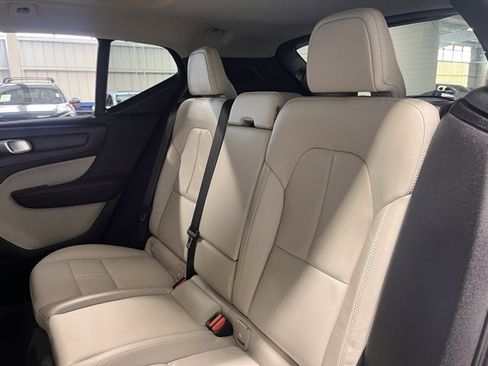 Used 2019 Volvo XC40 T5 Momentum image 17