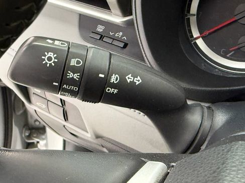 Used 2022 Toyota Highlander LE FWD image 15