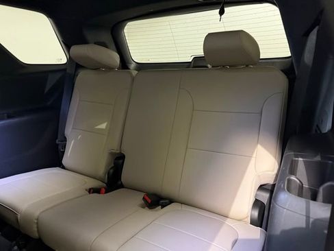 Certified 2023 Chevrolet Traverse LT w/ LT Premium Package image 28