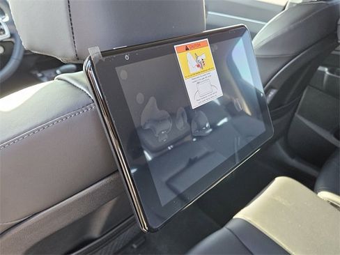 New 2025 Kia Sorento S image 6