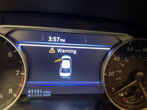 Used 2021 Nissan Altima 2.5 SR w/ SR Premium Package image 8