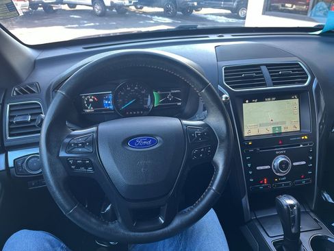 Used 2018 Ford Explorer Sport image 24