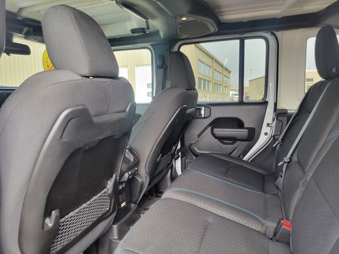 Used 2025 Jeep Wrangler Unlimited Rubicon 4xe w/ Safety Group AWD/4WD image 18