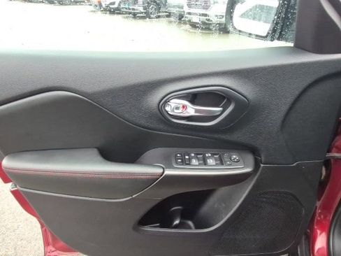 Used 2020 Jeep Cherokee Trailhawk w/ Cold Weather Group image 10