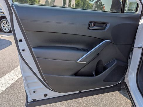 Used 2022 Toyota Corolla Cross LE FWD image 12