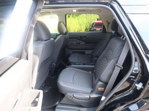 Certified 2025 Nissan Pathfinder SV w/ SV Premium Package FWD image 24