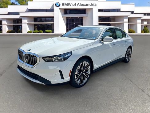 Used 2026 BMW 530i xDrive w/ Premium Package AWD/4WD image 1