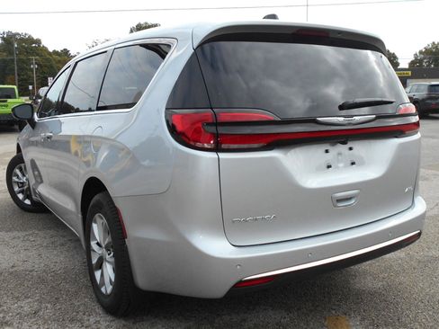 New 2026 Chrysler Pacifica Select image 3