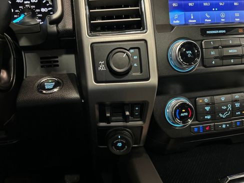 Certified 2021 Ford F250 Platinum w/ FX4 Off-Road Package AWD/4WD image 21