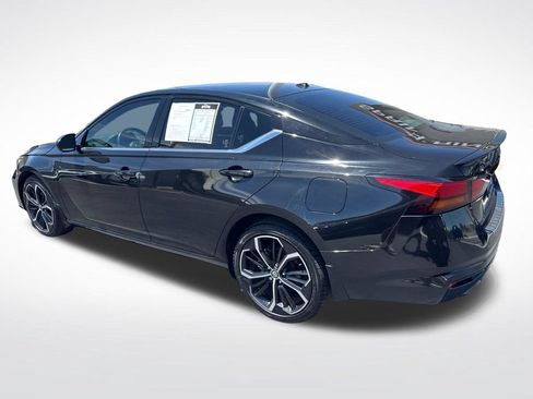 Used 2023 Nissan Altima 2.5 SR AWD/4WD image 3